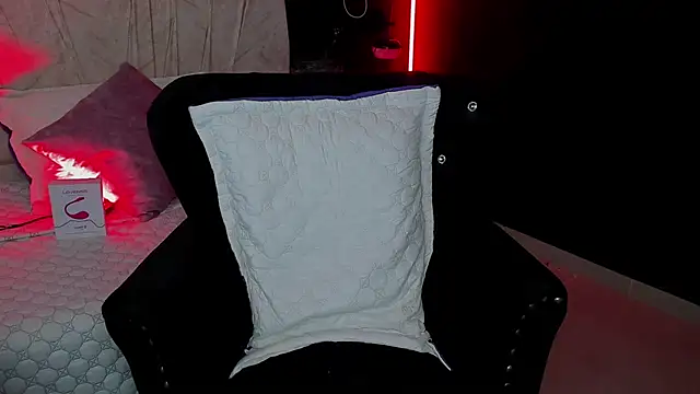 Lilith Thompson online show from 03/13/25, 03:28