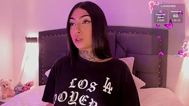 Lilith Thompson online show from 10/10/25, 05:08