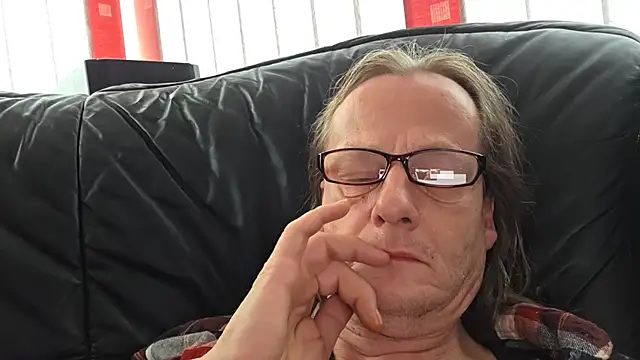 namorreyeb1 online show from 10/29/25, 10:03