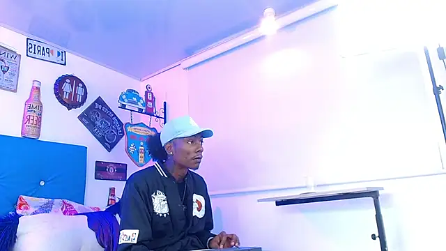 lili roussi online show from 03/26/26, 07:01