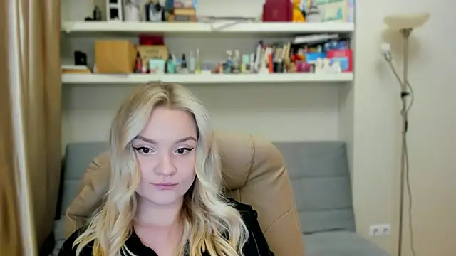 Kara Smith  online show from 12/04/25, 11:04