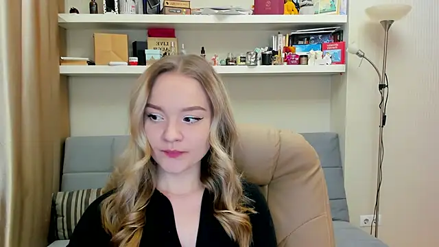 Snapshot of Kara_Smith_ chatting on 01/24/25, 10:19 Kara Smith online show from 01/24/25, 10:19