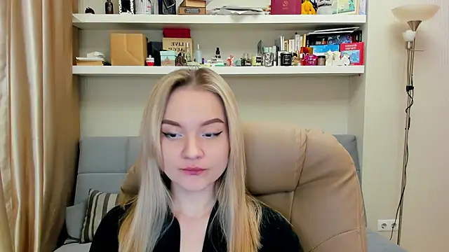 Snapshot of Kara_Smith_ chatting on 03/16/25, 12:12 Kara Smith online show from 03/16/25, 12:12