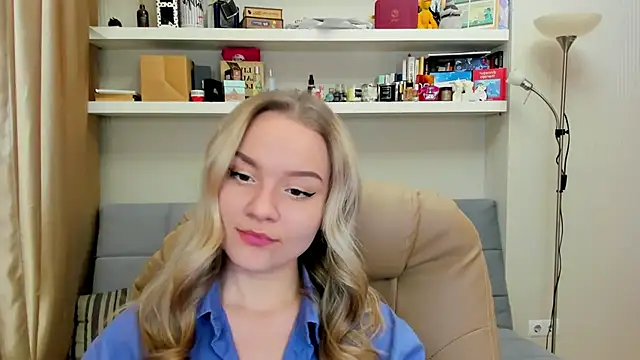 Snapshot of Kara_Smith_ chatting on 12/05/24, 10:06 Kara Smith online show from 12/05/24, 10:06
