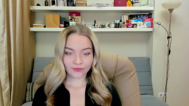 Snapshot of Kara_Smith_ chatting on 12/07/24, 10:12 Kara Smith online show from 12/07/24, 10:12