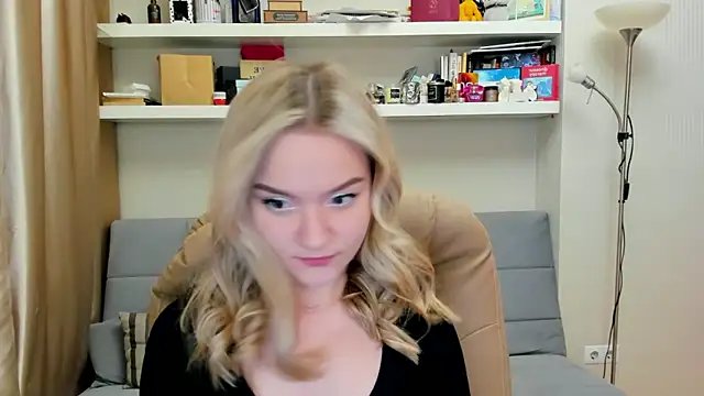 Snapshot of Kara_Smith_ chatting on 02/22/25, 11:03 Kara Smith online show from 02/22/25, 11:03