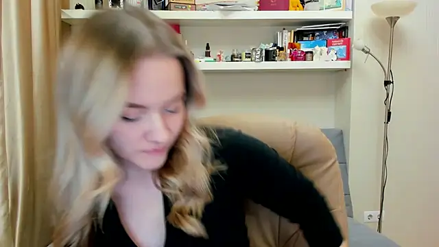 Snapshot of Kara_Smith_ chatting on 01/17/25, 10:34 Kara Smith online show from 01/17/25, 10:34