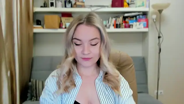 Kara Smith  online show from 10/26/25, 10:32