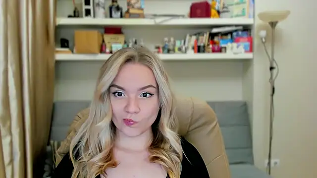 Kara Smith  online show from 10/31/25, 12:07