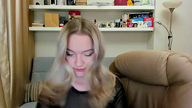 Snapshot of Kara_Smith_ chatting on 12/09/24, 12:01 Kara Smith online show from 12/09/24, 12:01