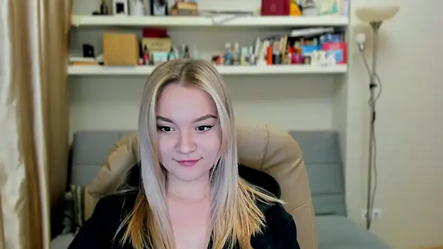 Snapshot of Kara_Smith_ chatting on 10/16/25, 10:51 Kara Smith online show from 10/16/25, 10:51