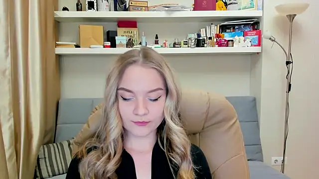 Snapshot of Kara_Smith_ chatting on 01/11/25, 10:51 Kara Smith online show from 01/11/25, 10:51
