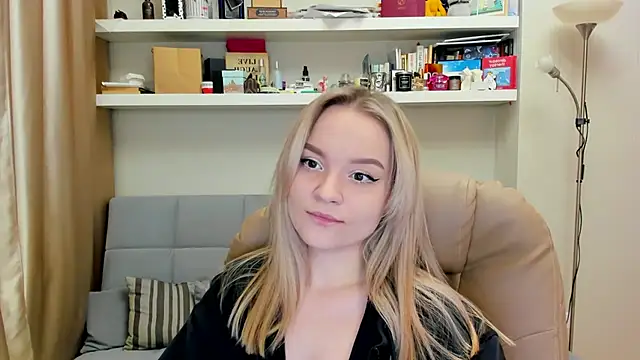 Snapshot of Kara_Smith_ chatting on 03/06/25, 12:54 Kara Smith online show from 03/06/25, 12:54