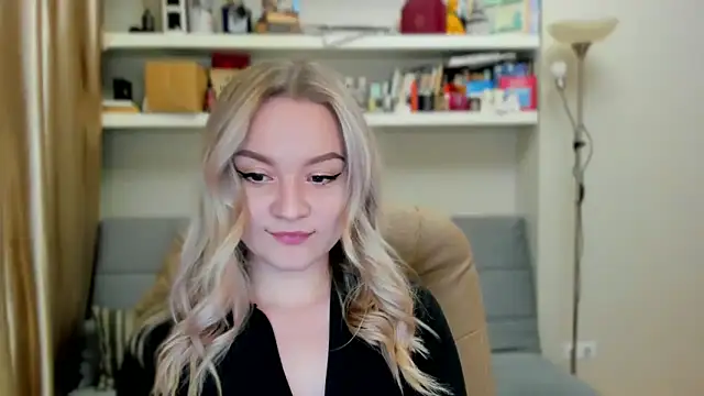 Kara Smith  online show from 11/03/25, 12:16