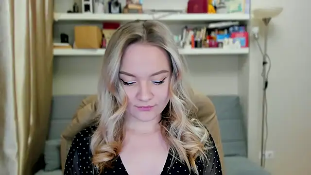 Kara Smith  online show from 11/21/25, 11:26