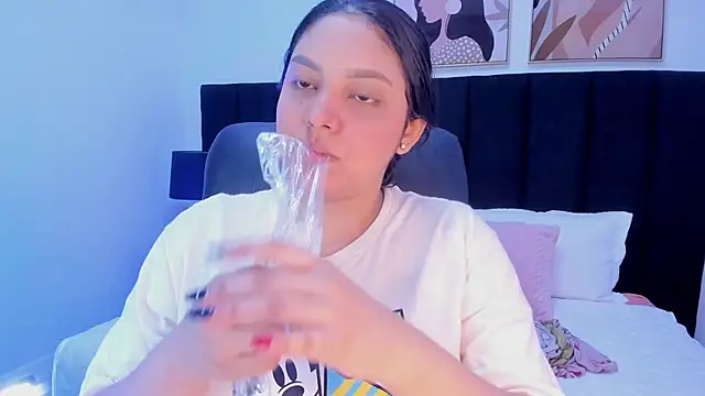 dullce77 online show from 02/16/26, 07:34