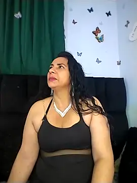 AlexaNovoa  online show from 04/26/26, 01:25