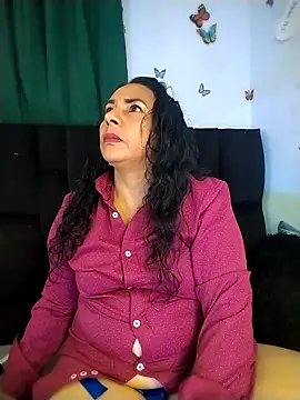 AlexaNovoa  online show from 05/06/26, 01:31