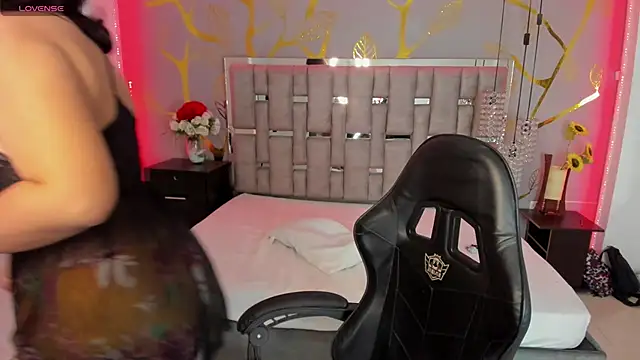 Snapshot of DivineMegan chatting on 03/22/25, 03:52 DivineMegan online show from 03/22/25, 03:52