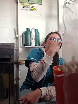 HOLY DOLL online show from 10/24/25, 07:13