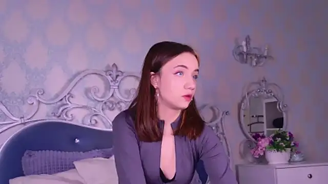 Gia Riccardo online show from 10/28/25, 05:50