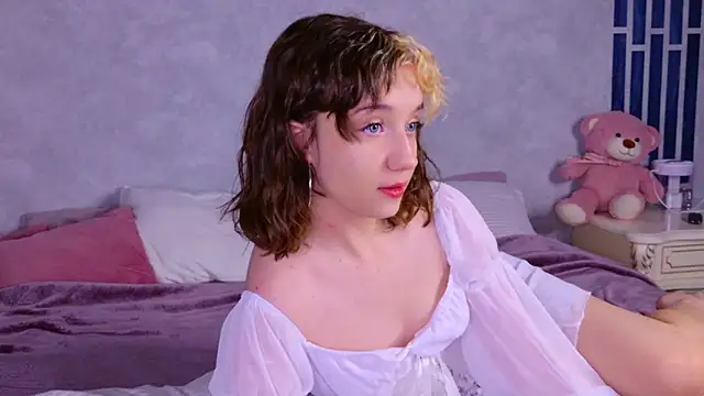 Gia Riccardo online show from 11/15/25, 06:06