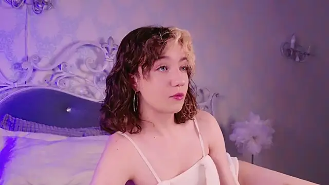 Gia Riccardo online show from 11/26/25, 06:02