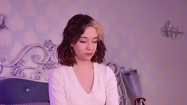 Gia Riccardo online show from 11/13/25, 04:22