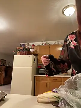 Snapshot of SusieandLacey chatting on 10/23/25, 12:31 SusieandLacey online show from 10/23/25, 12:31