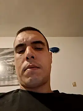 Snapshot of marco199077 chatting on 02/17/26, 07:44 marco199077 online show from 02/17/26, 07:44