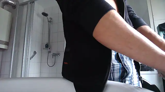 P K 33 online show from 11/15/25, 12:53