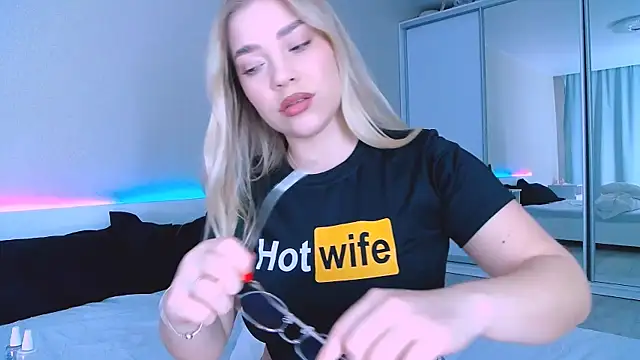 Snapshot of DIANAxxxDIAMOND chatting on 09/20/25, 08:08 DIANAxxxDIAMOND online show from 09/20/25, 08:08