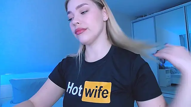 Snapshot of DIANAxxxDIAMOND chatting on 10/13/25, 08:05 DIANAxxxDIAMOND online show from 10/13/25, 08:05