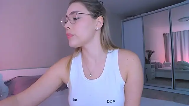 Snapshot of DIANAxxxDIAMOND chatting on 10/06/25, 06:58 DIANAxxxDIAMOND online show from 10/06/25, 06:58