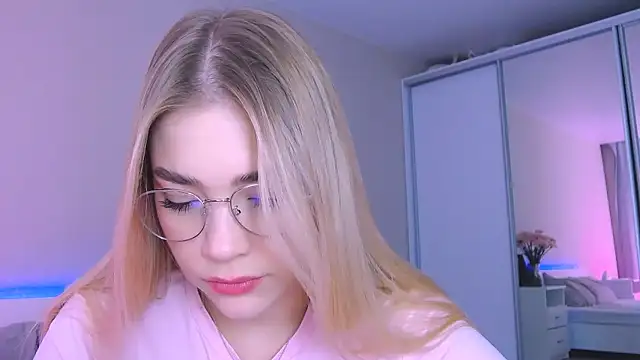 Snapshot of DIANAxxxDIAMOND chatting on 10/11/25, 08:15 DIANAxxxDIAMOND online show from 10/11/25, 08:15