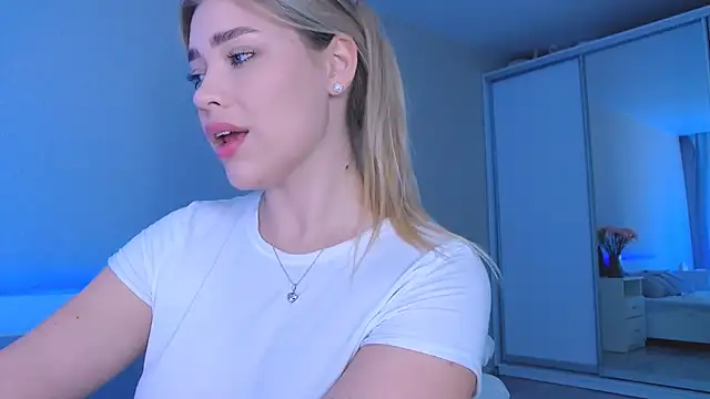 Snapshot of DIANAxxxDIAMOND chatting on 10/12/25, 08:48 DIANAxxxDIAMOND online show from 10/12/25, 08:48