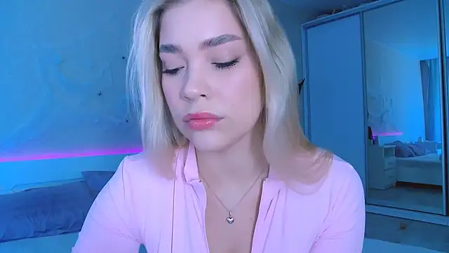 Snapshot of DIANAxxxDIAMOND chatting on 10/30/25, 09:18 DIANAxxxDIAMOND online show from 10/30/25, 09:18