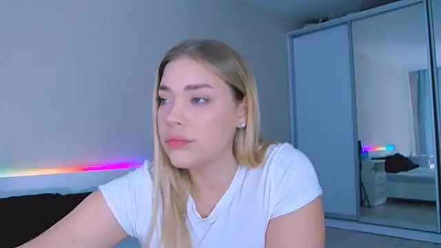 Snapshot of DIANAxxxDIAMOND chatting on 09/21/25, 07:46 DIANAxxxDIAMOND online show from 09/21/25, 07:46