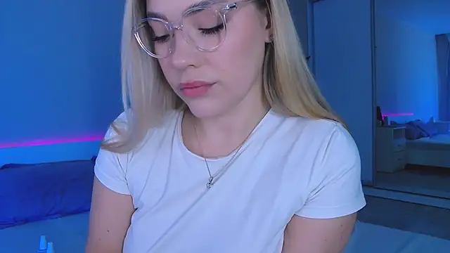 Snapshot of DIANAxxxDIAMOND chatting on 10/29/25, 10:14 DIANAxxxDIAMOND online show from 10/29/25, 10:14