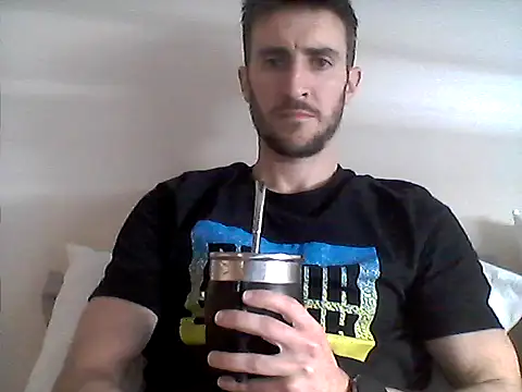 Snapshot of luciferrodri_25 chatting on 11/06/25, 01:04 luciferrodri 25 online show from 11/06/25, 01:04