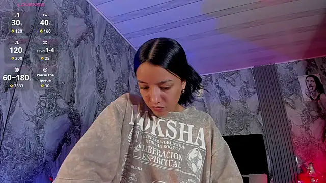 Snapshot of AshleyVega01 chatting on 09/19/25, 01:04 AshleyVega01 online show from 09/19/25, 01:04
