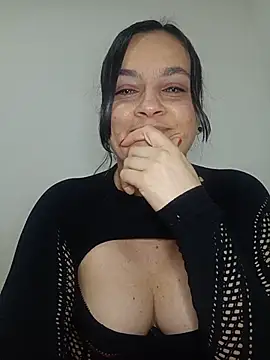Snapshot of megan_milf79 chatting on 07/05/26, 12:48 megan milf79 online show from 07/05/26, 12:48
