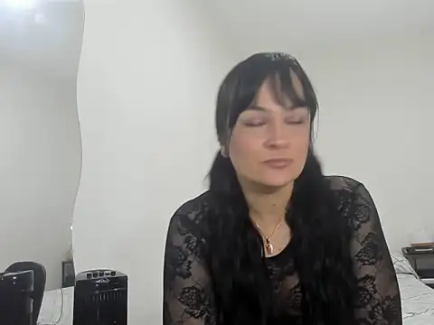 Snapshot of megan_milf79 chatting on 10/19/25, 04:10 megan milf79 online show from 10/19/25, 04:10
