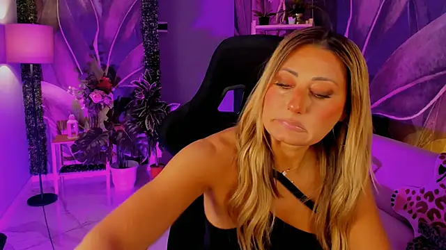 SarahAlluring online show from 09/21/25, 12:43