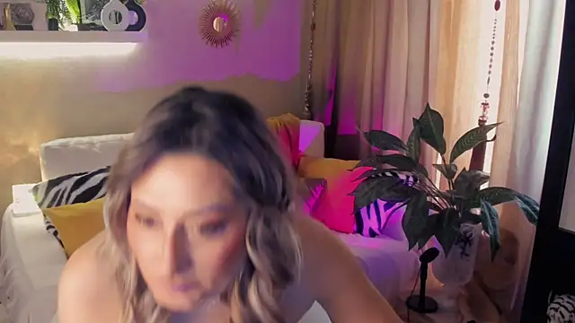SarahAlluring online show from 05/15/26, 07:06