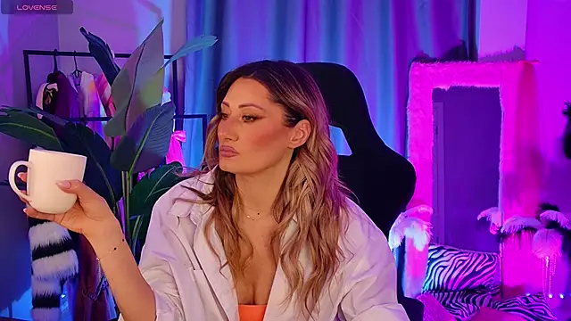 SarahAlluring online show from 04/06/26, 03:46