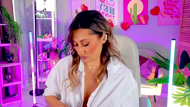 SarahAlluring online show from 04/05/26, 12:01