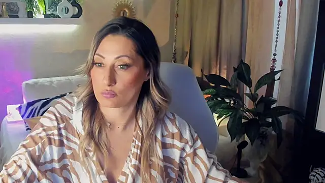 SarahAlluring online show from 05/14/26, 02:58