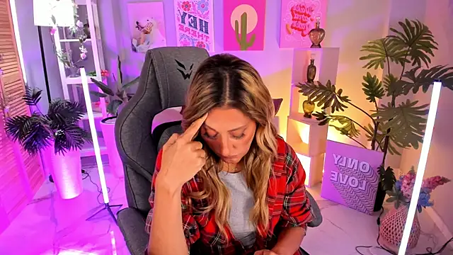 SarahAlluring online show from 09/25/25, 12:33