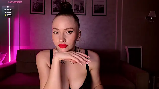  moon girl 18 online show from 02/15/26, 04:39